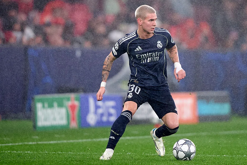 Potencia, conducción y trabajo, las principales virtudes de Mastantuono para Arbeloa. (Getty)