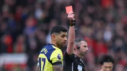 El defensor sufrió su segunda expulsión de la temporada en Premier League, primera por roja directa.