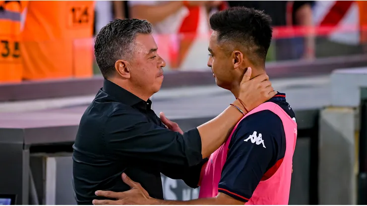 Gallardo y Pity Martínez, fundidos en un abrazo fraternal previo al River vs. Tigre.