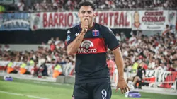 David Romero, delantero de Tigre en el duelo ante River.