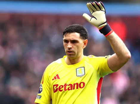 En Inglaterra describen que Aston Villa debe ''agradecerle'' al Dibu Martínez