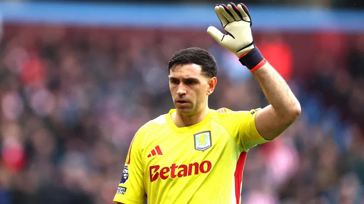 Los medios ingleses destacaron el trabajo del Dibu Martínez en el empate 1 a 1 del Aston Villa con el Bournemouth.