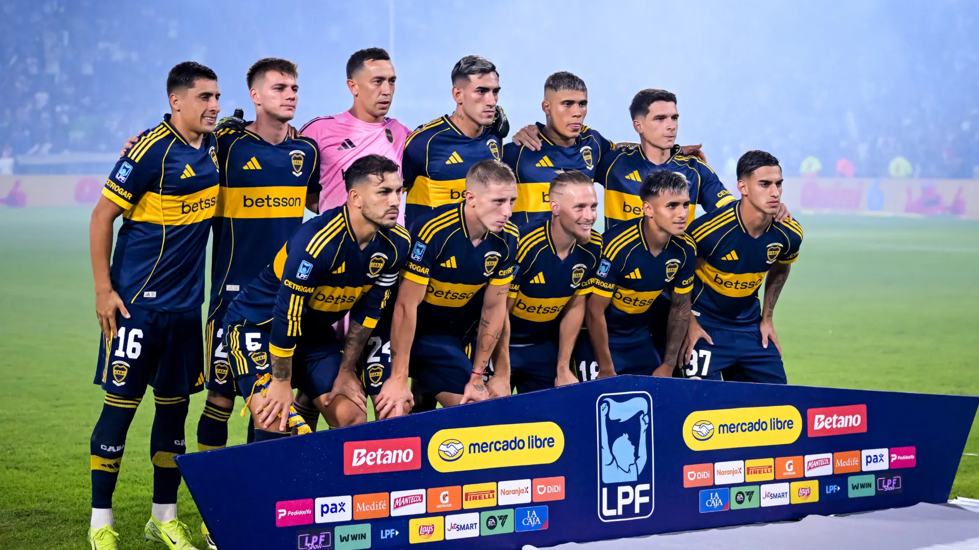 El plantel de Boca ante Vélez. (Prensa LPF)