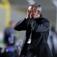 Pablo Lavallén le mostró un error al árbitro con su teléfono, lo expulsaron y explotó: “Me cansé de que me roben”