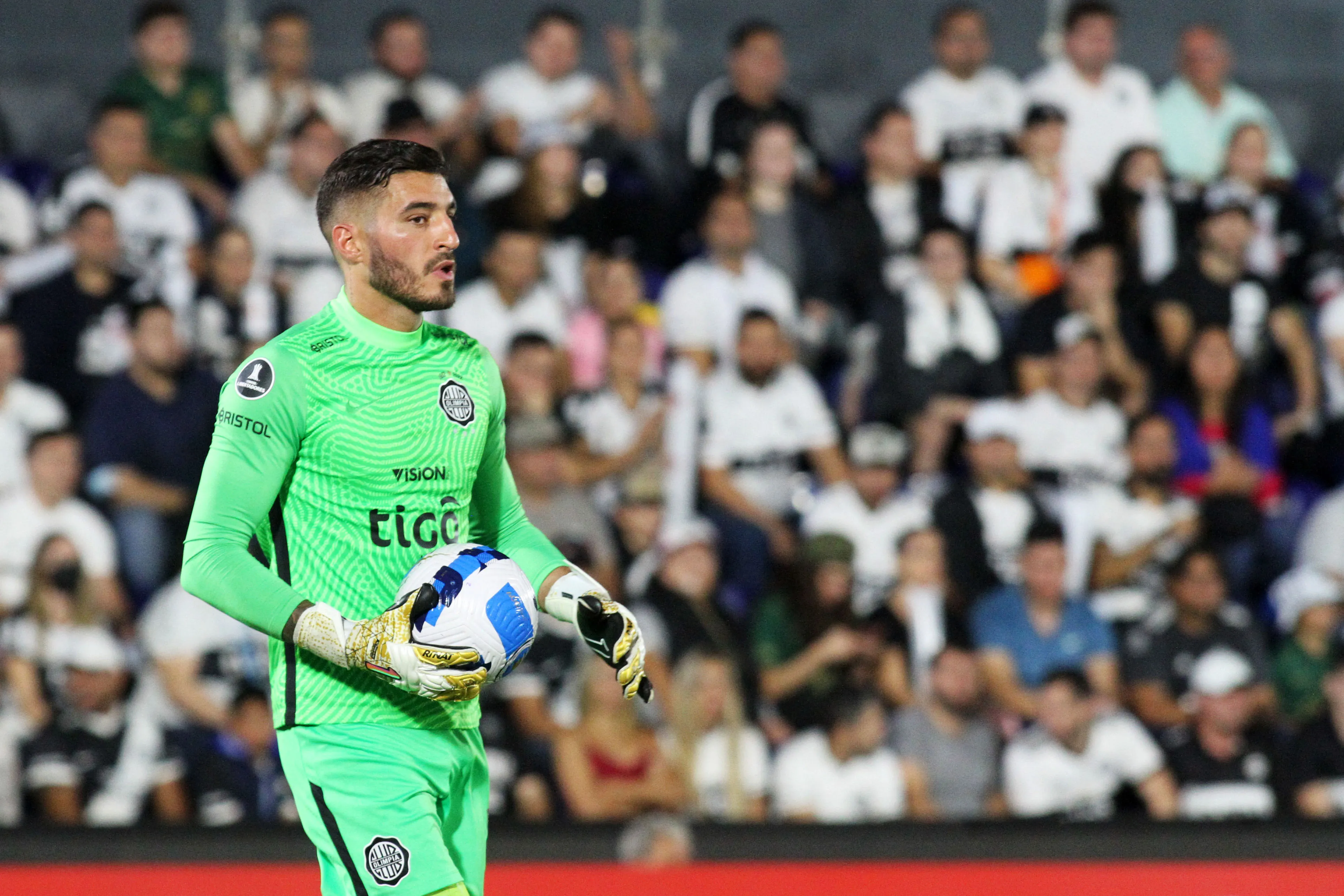 Gastón Olveira podría relegar a Orlando Gill si consigue la naturalización. (Getty).