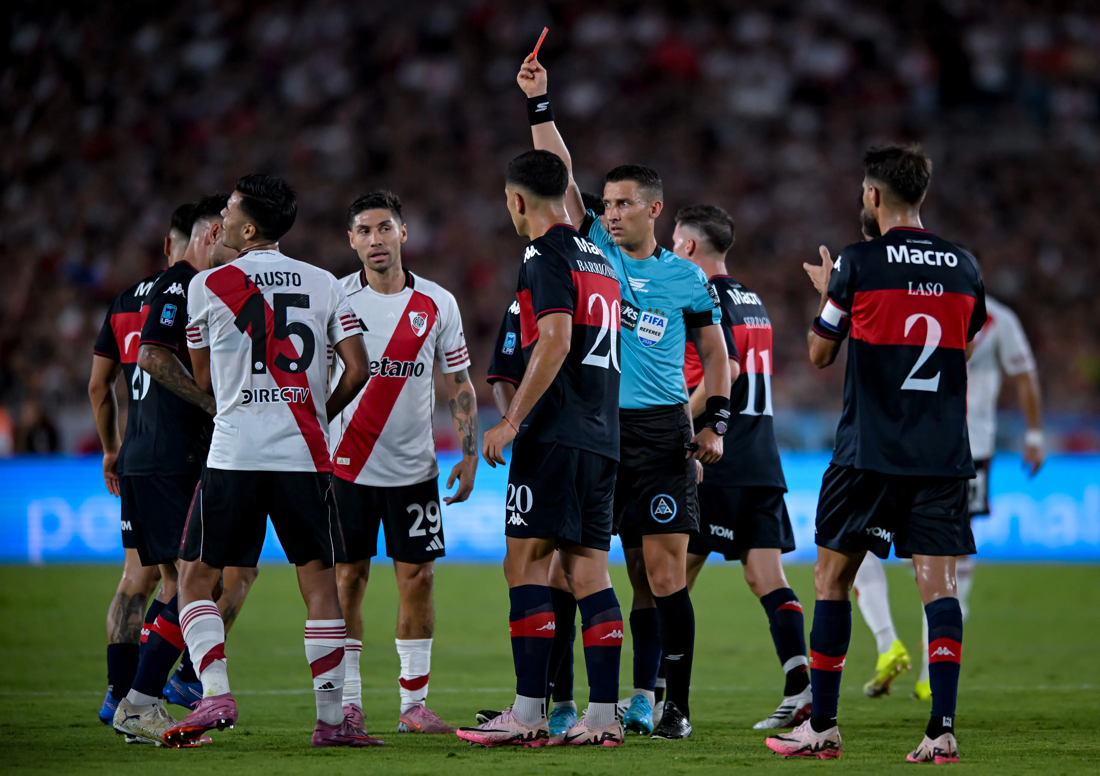 Fausto Vera fue expulsado ante Tigre. (Foto: Getty).