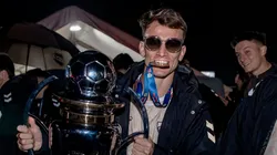 Guido Mainero celebra el título de Platense, en 2025.