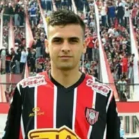 Ascendió con Chacarita, jugó la Copa Libertadores, ahora hace Uber y Rappi y sueña con conseguir club tras 3 años: “Quiero que mis hijos me vean jugar”