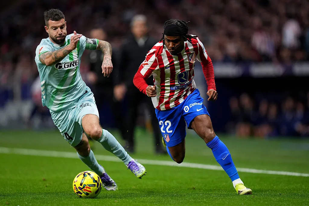 Con el debut goleador de Ademola Lookman, Atlético goleó 5 a 0 a Betis en cuartos de final. (Getty)
