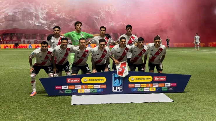 Así salió River a disputar el partido en La Paternal.