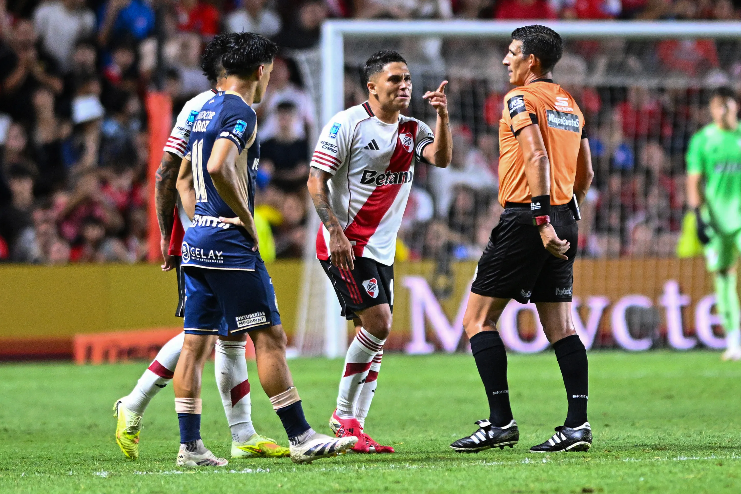 Andrés Merlos ante River. (Foto: Getty).