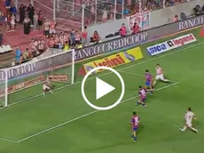 Nicolás Tripichio falló una insólita situación de gol para San Lorenzo