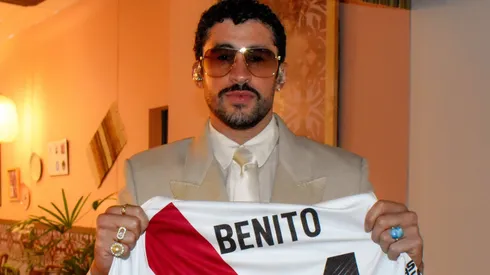 Bad Bunny con la camiseta de River.