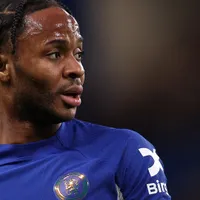 Tras perder el puesto con Garnacho y dejar Chelsea, Sterling hizo que su nuevo club cambie de país para que pudiera jugar