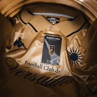 Un equipo de tercera división ofrece lingotes oro valuados en miles de euros a quienes compren sus camisetas