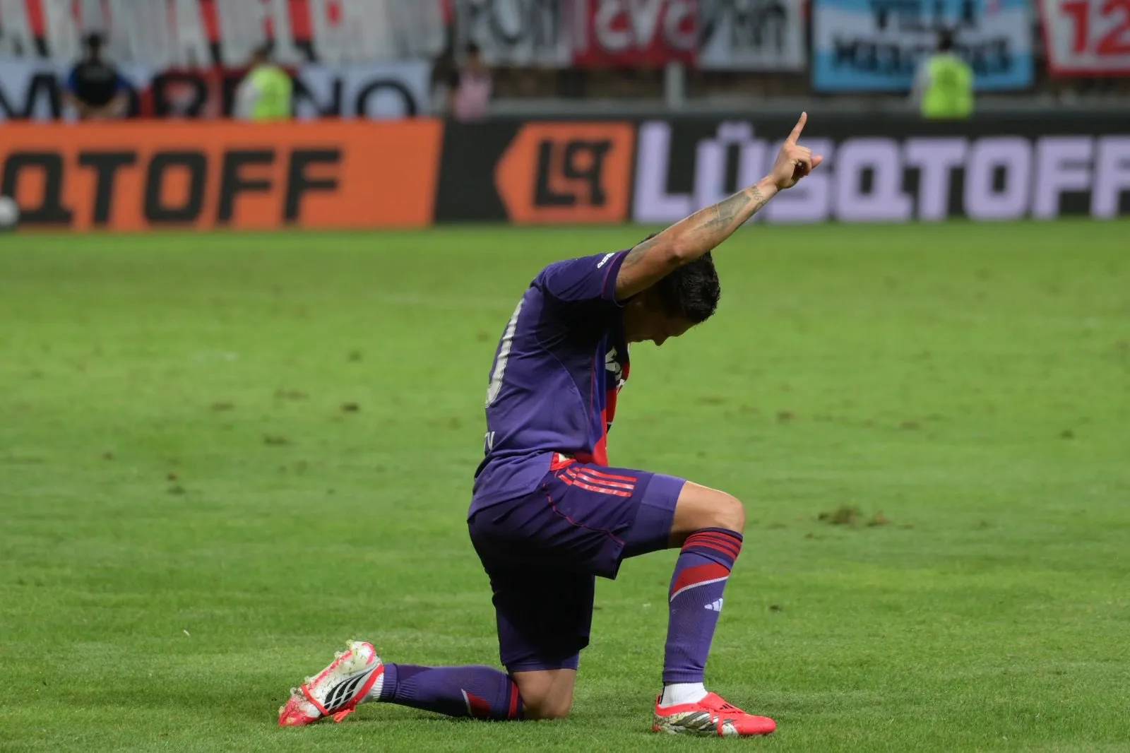 Quintero celebró como el chileno Salas. (Foto: Prensa Copa Argentina)