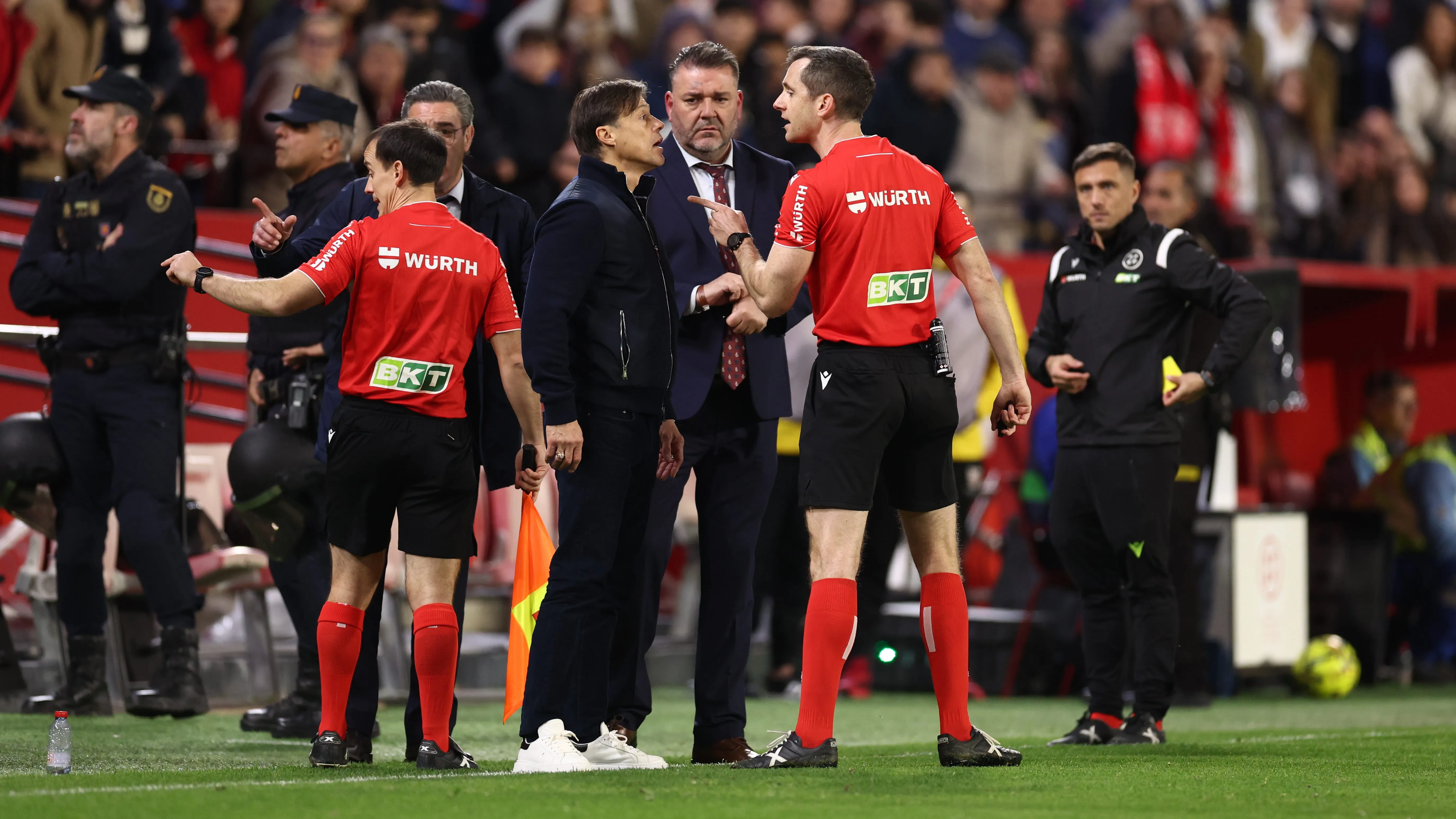 Matías Almeyda fue sancionado por el Comite de Disciplina de la RFEF con 7 partidos por su cruce con el árbitro Iosu Galech.