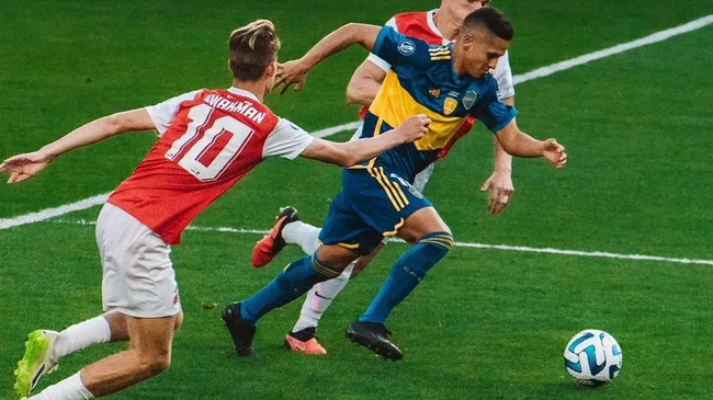 Vázquez fue parte del Boca Sub-20 que ganó la Libertadores 2023, la Intercontinental y jugó la final de la Libertadores 2024.