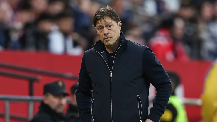 El DT de Sevilla recibió siete fechas de suspensión.