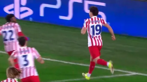 Julián Álvarez celebra su gol en Atlético de Madrid.
