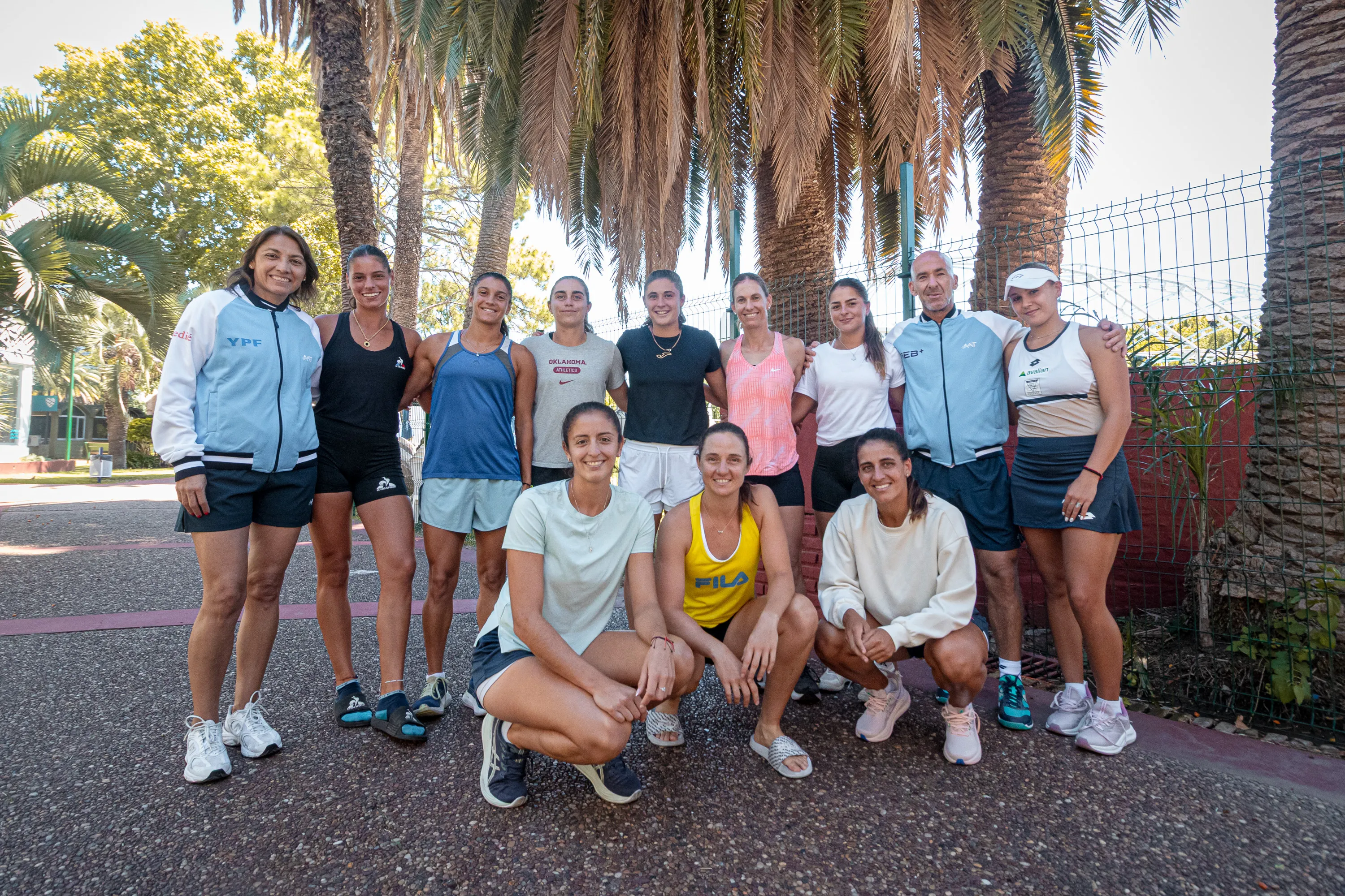 Las jugadoras argentinas estuvieron en la presentación en Hacoaj. Foto AAT.