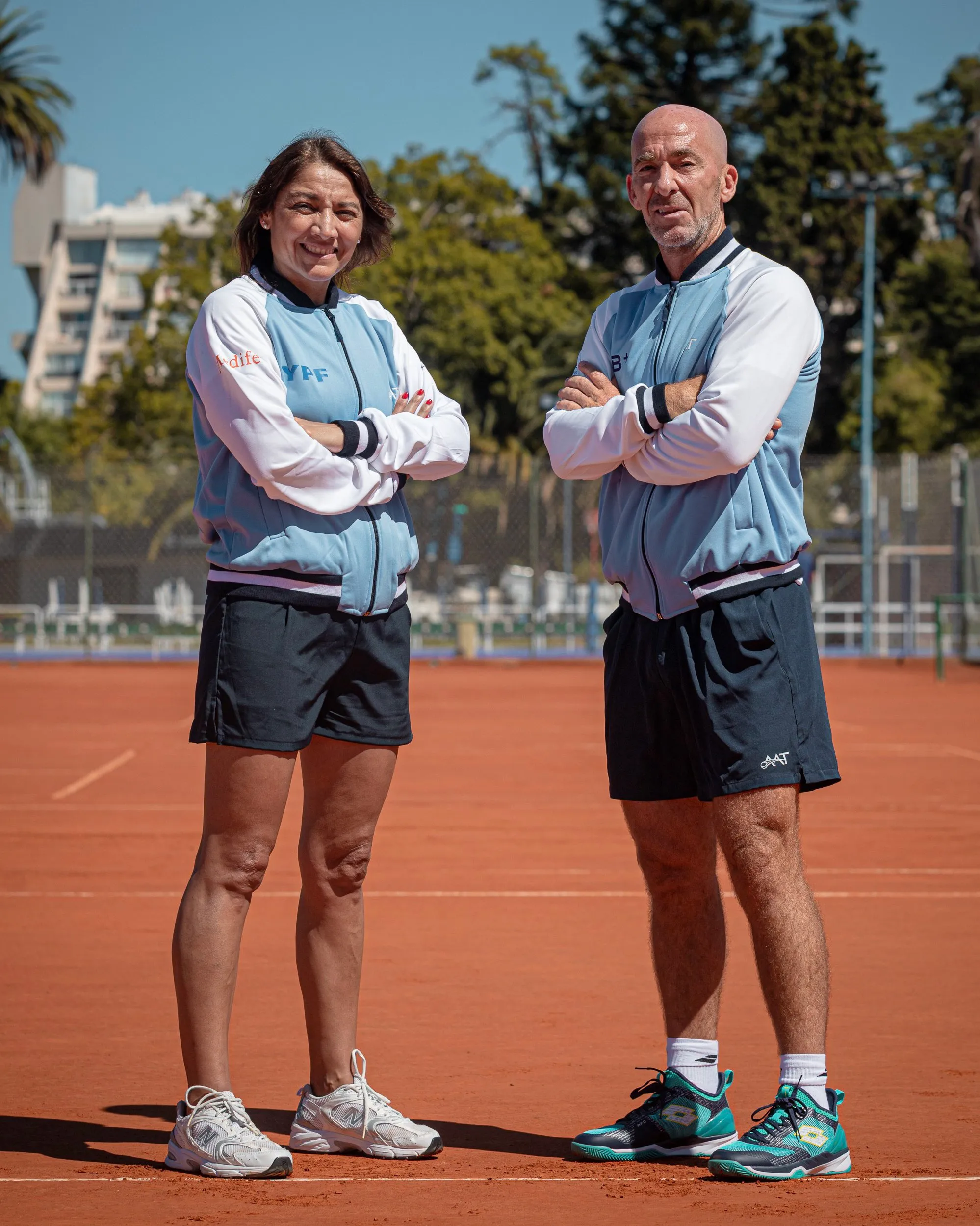 Mariano Hood será su pata local para estar cerca de las jugadoras. Foto AATENIS.