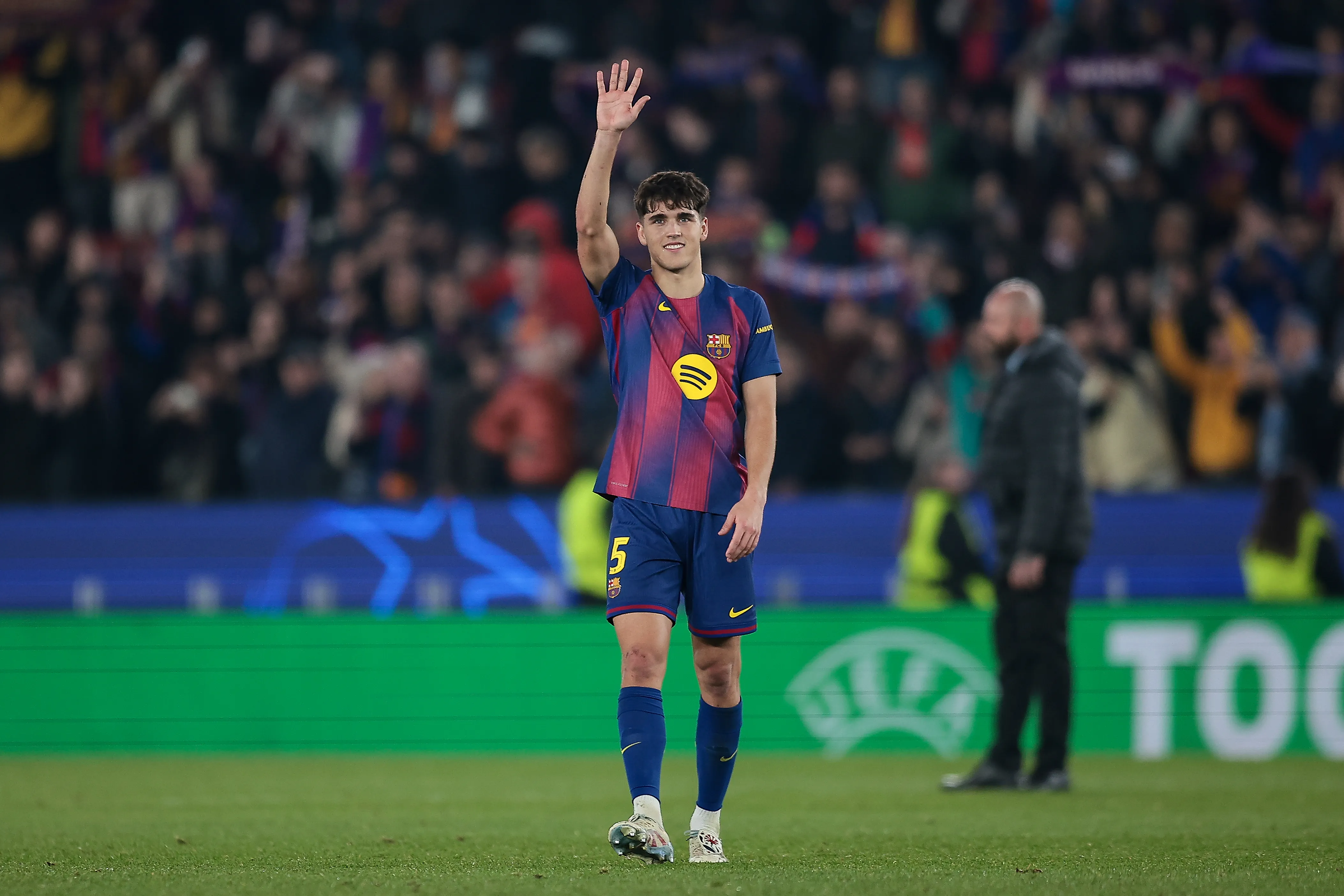 Con 19 años, Cubarsí acumula más de 100 partidos y 4 títulos con Barcelona.