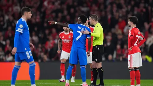 Benfica investiga a sus hinchas por insultos racistas contra Vinícius.