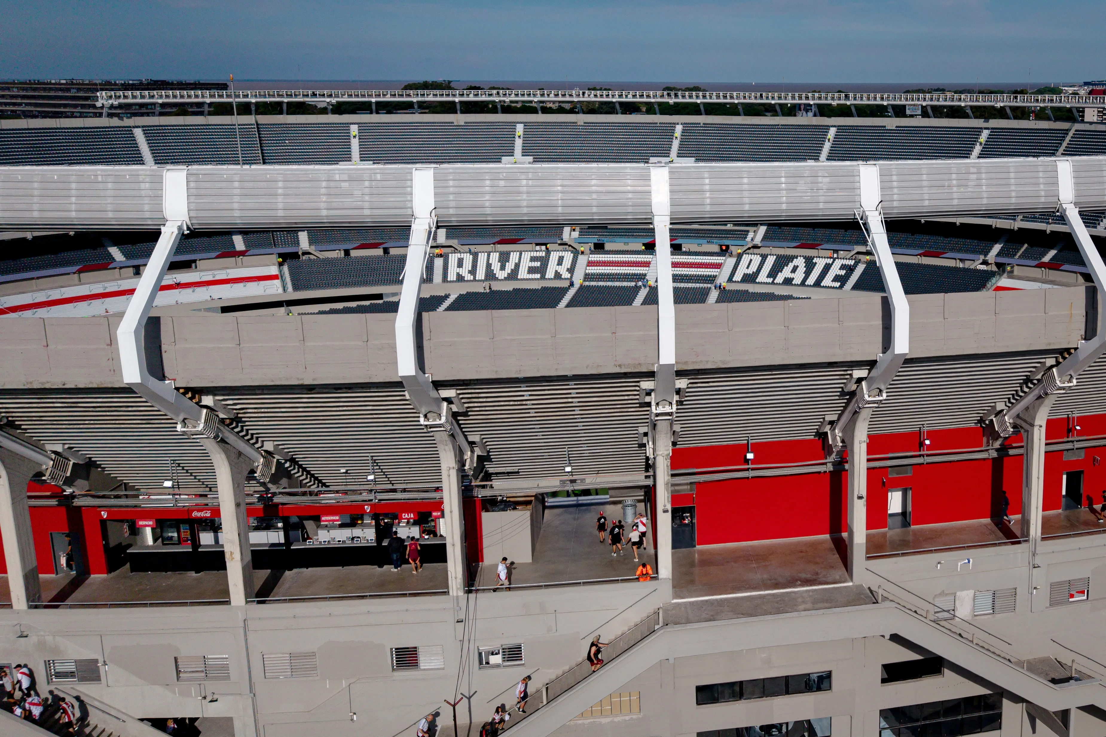 Los brazos emblemáticos no estarán más en el Monumental. (Foto: Getty).