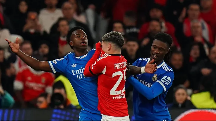 El careo entre Vinícius y Prestianni.