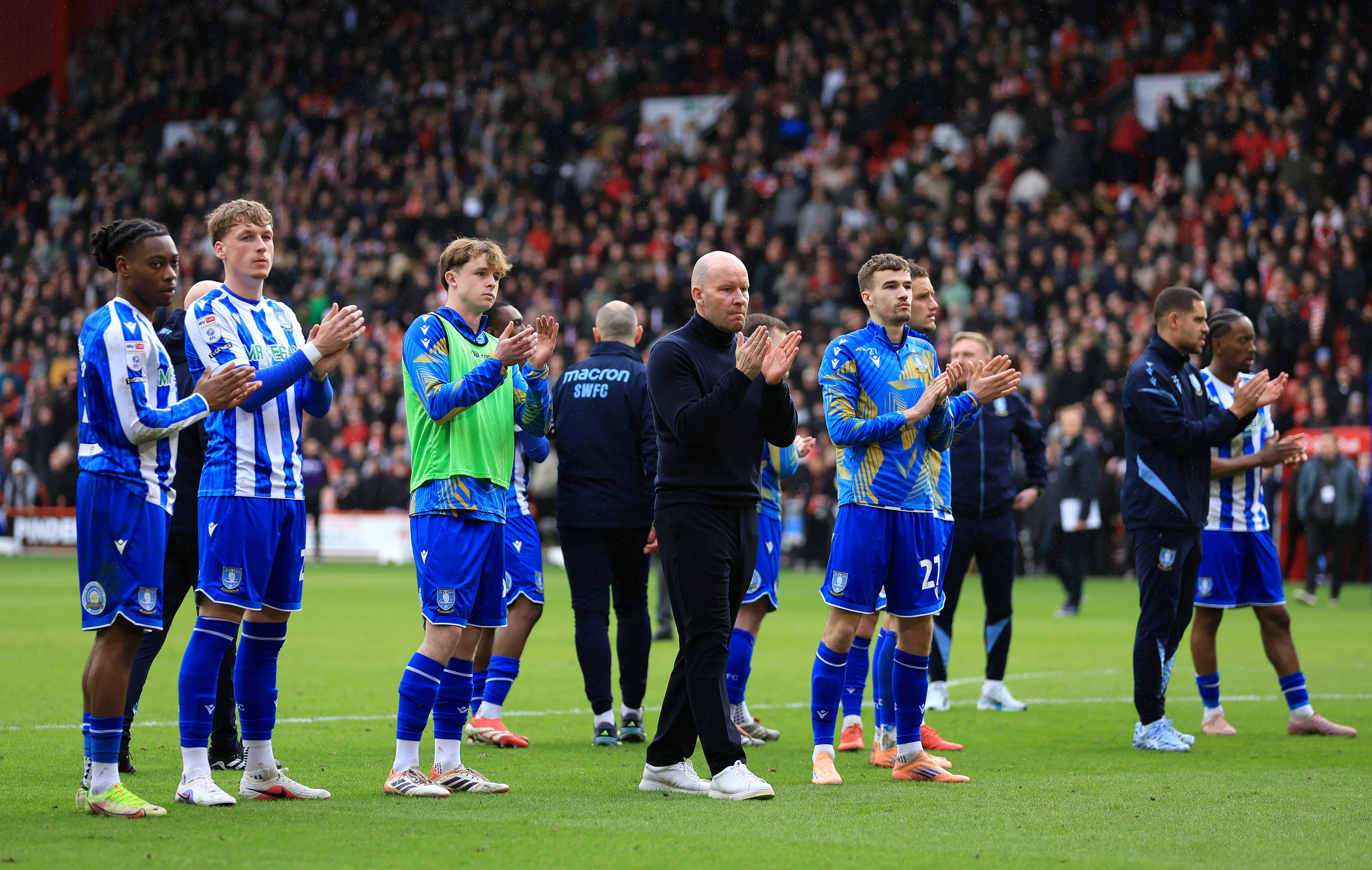Los futbolistas de Sheffield Wednesday tras descender a League One. (Getty Images)