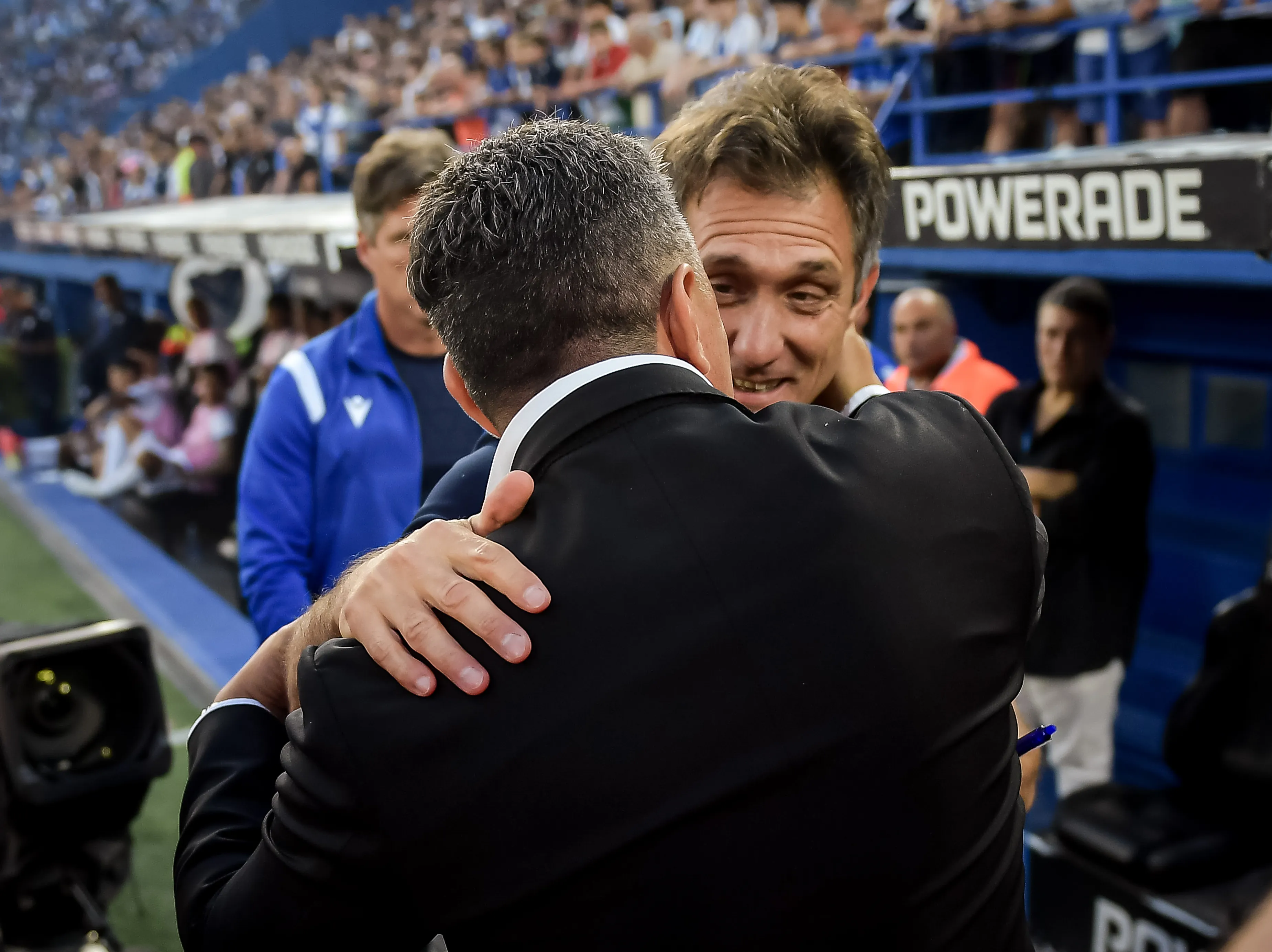 Gallardo y Guillermo se saludan en la previa del partido entre River y Vélez. (Foto: Getty).