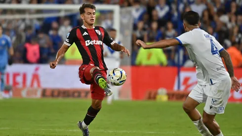 Joaquín Freitas en acción contra Vélez.