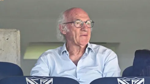 Carlos Bianchi durante una de sus tantas visitas al José Amalfitani.