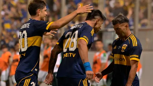 Adam Bareiro celebra su gol en Boca.