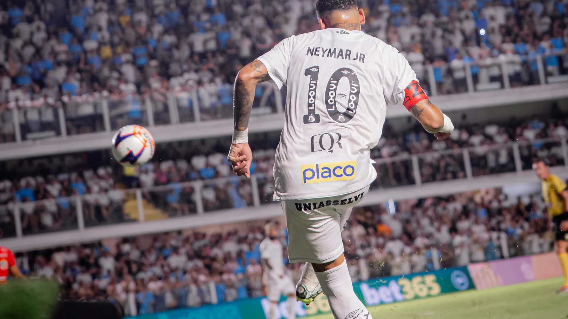 Neymar volvió a jugar en Santos y acumula un partido y medio de juego. (Prensa Santos)