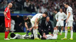 Raúl Asencio es asistido por los médicos.