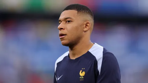 La rodilla de Kylian Mbappé preocupa a Francia para el Mundial