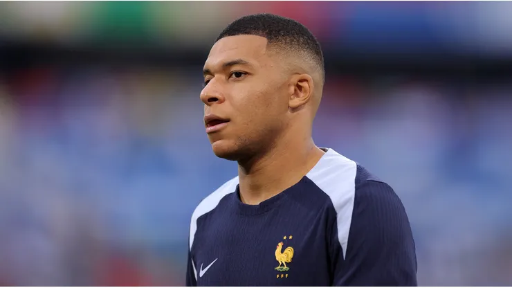 La rodilla de Kylian Mbappé preocupa a Francia para el Mundial
