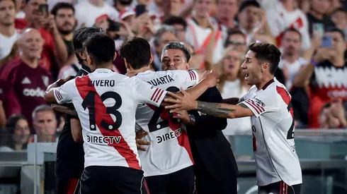 Martínez Quarta celebra su gol junto a Gallardo.