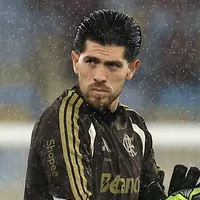 Los hinchas de Flamengo no tuvieron piedad con Agustín Rossi tras la derrota ante Lanús: “Ridículo y burro”