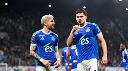 Joaquín Panichelli celebra su gol junto a Julio Enciso.