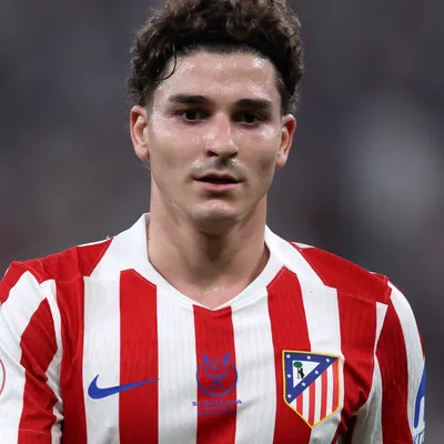 Julián Álvarez fue suplente en la derrota de Atlético de Madrid ante Barcelona por decisión de Simeone
