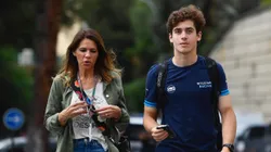 Franco Colapinto junto a su madre.