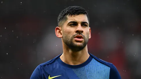 Cristian Romero pelea por no descender con Tottenham a la Segunda División de Inglaterra.