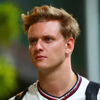 Luchó por un puesto con Colapinto, dejó la Fórmula 1 por IndyCar y ahora chocó en la primera vuelta de su debut