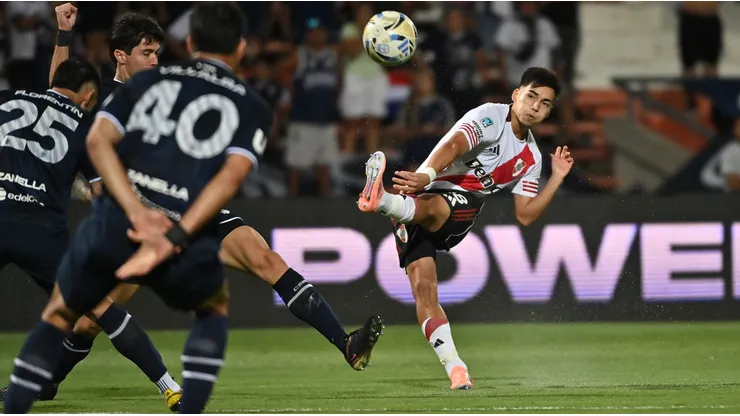 Independiente Rivadavia recibe a River en Mendoza.