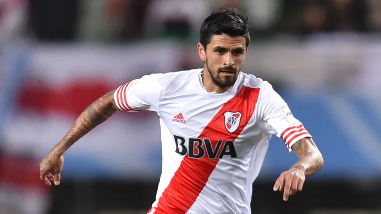 Lucho González con la camiseta de River.
