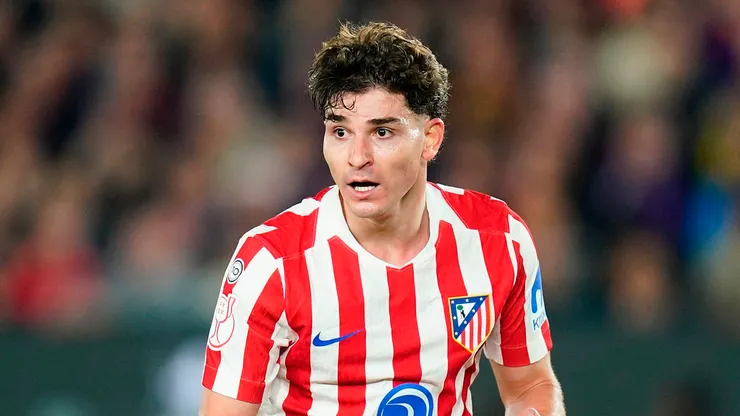 Julián Álvarez durante el partido ante Barcelona por la Copa del Rey.