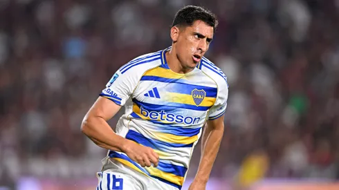 Merentiel festeja su segundo gol ante Lanús.